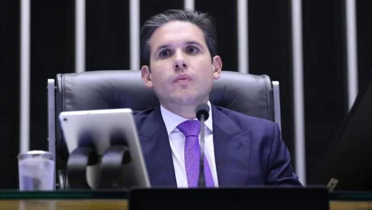 Hugo Motta deve pautar PL da Dosimetria ainda nesta terça-feira