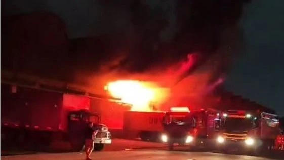 Incêndio atinge Ceasa, na zona Norte do Rio