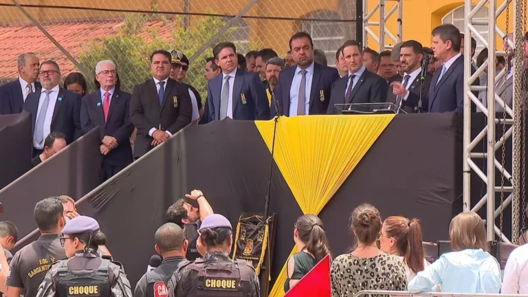 Ao lado de Castro e Hugo, Tarcísio elogia megaoperação no Rio