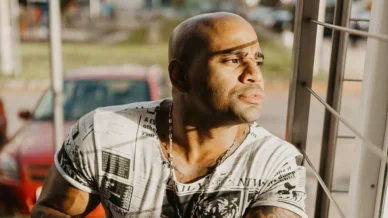 Ex-BBB Cézar Black sobre período pós-reality: 