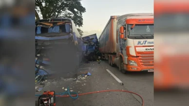 SP: Acidente na Dutra envolvendo seis veículos deixa 37 feridos e um morto