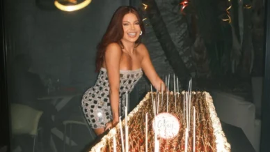 Gkay celebra aniversário com bolo gigante de três metros e quase 200 kg