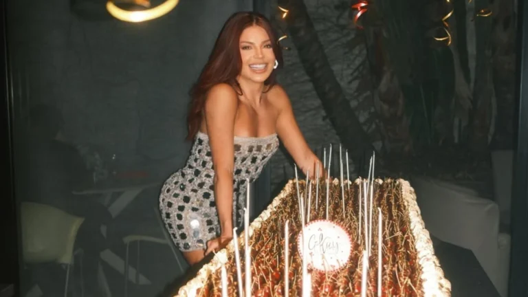 Gkay celebra aniversário com bolo gigante de três metros e quase 200 kg