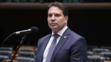 Foragido, Ramagem indica R$ 40 milhões em emendas