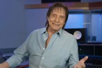 Roberto Carlos sofre acidente com Cadillac durante gravação do especial da Globo