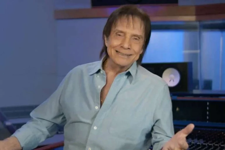 Roberto Carlos sofre acidente com Cadillac durante gravação do especial da Globo