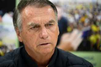 Internado há uma semana, Bolsonaro passará por endoscopia nesta quarta