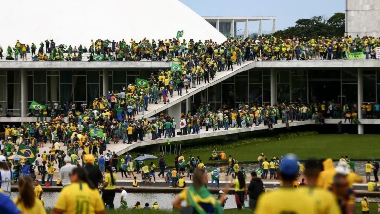 8/1: relembre o dia dos ataques aos Três Poderes, ocorridos há três anos