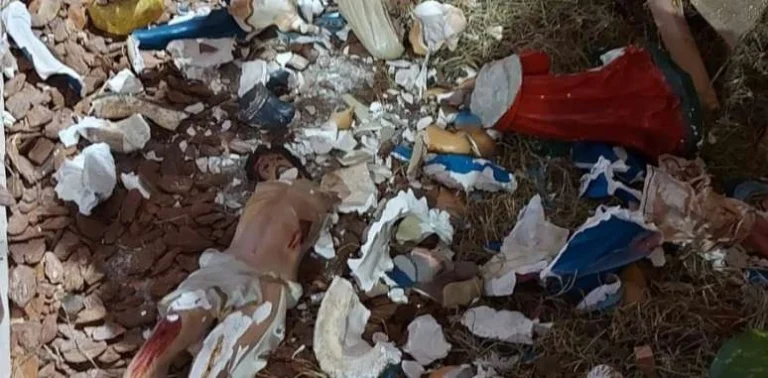 Igreja Matriz São Pedro sofre sequência de ataques e tem imagens religiosas destruídas em Encantado