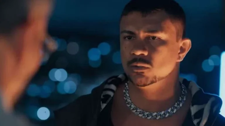 Três Graças: Bagdá vive romance com personagem improvável, leva tiro e desmaia