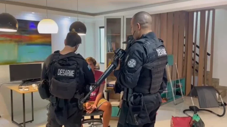 Homem é preso após perseguir e atacar mulheres integrantes da Justiça do PR