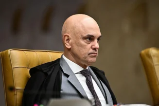 Moraes nega parte de pedido da defesa sobre perícia médica de Bolsonaro