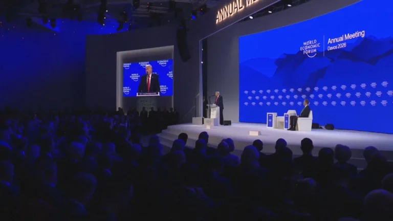 Trump chama Groenlândia de “pedaço de gelo” e alega fazer “pedido pequeno”