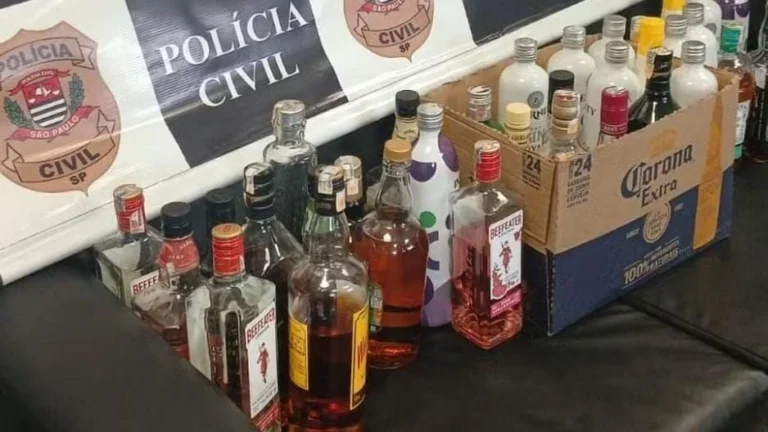 Polícia apreende bebidas em adega ligada à morte de jovem venezuelana em SP