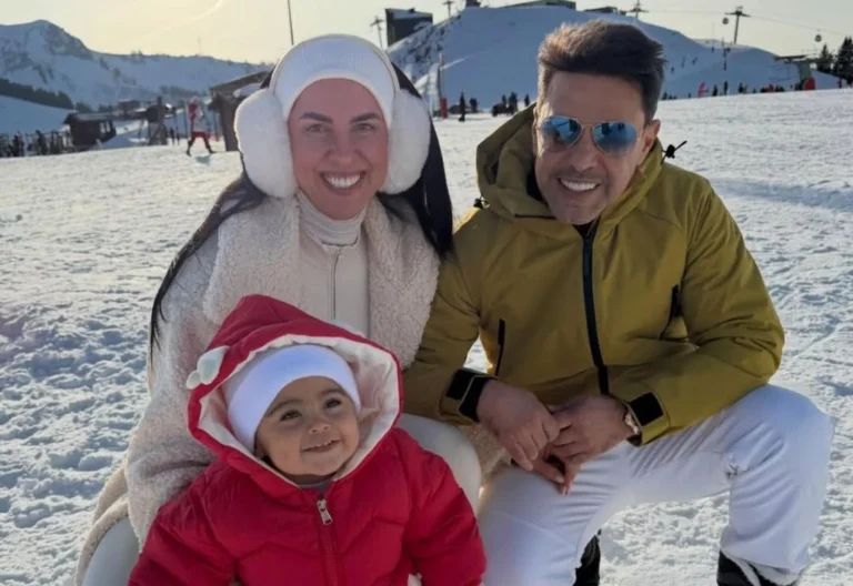 Zezé e Graciele postam fotos da 1ª viagem internacional da filha Clara