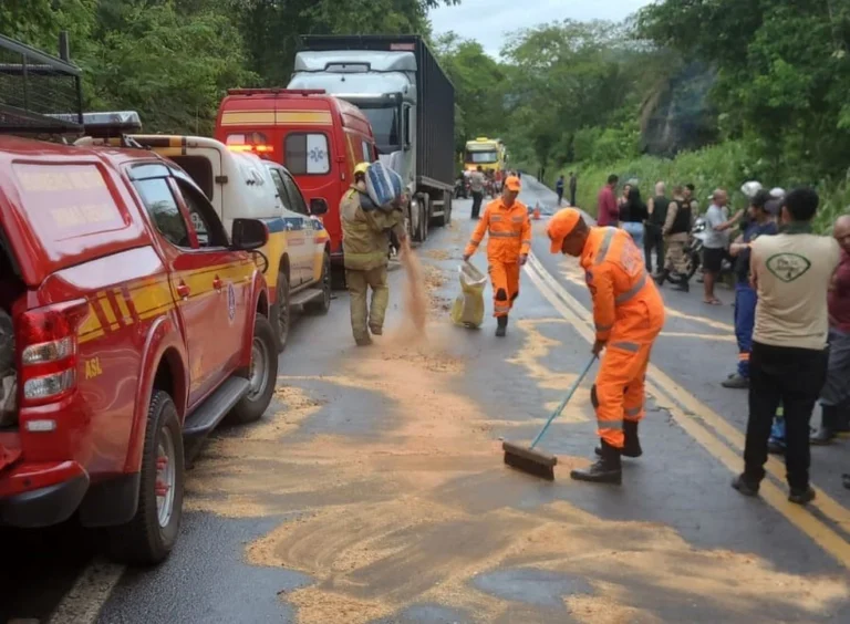 Motorista de carro de funerária que transportava corpo morre em acidente em MG