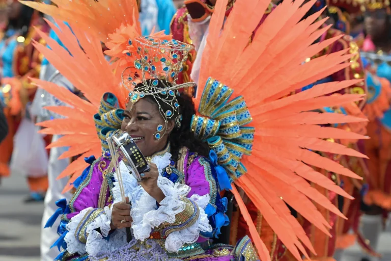 Carnaval no Rio: confira quais escolas desfilam nesta terça (17)