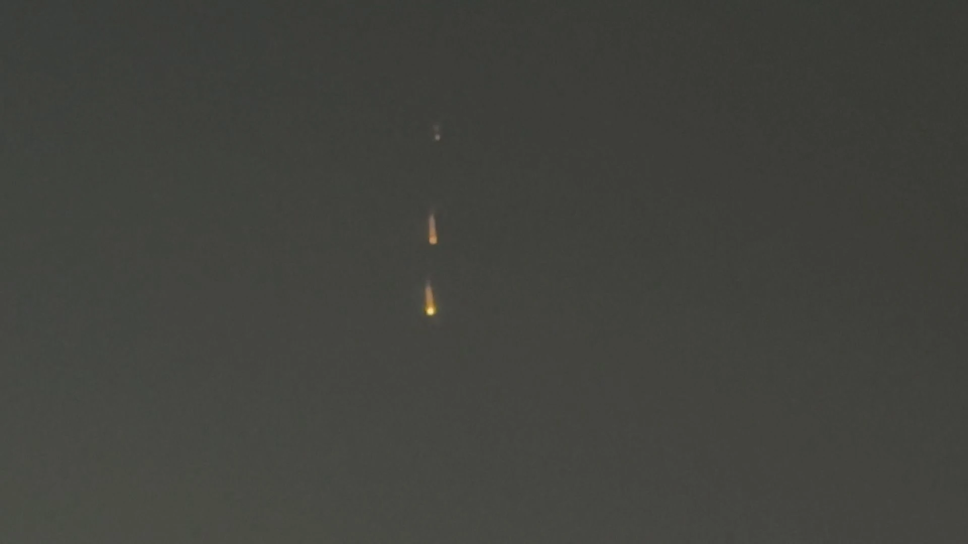 Mísseis do Irã são interceptados sobre Dubai; hotel de luxo é danificado