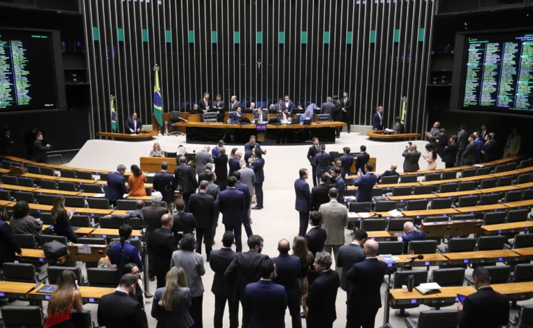 Câmara deve votar urgência de projeto sobre datacenters no Brasil