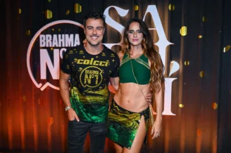 Famosos chegam à Sapucaí para 3ª noite de desfiles no Rio; confira