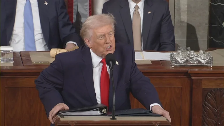 Trump ataca deputadas democratas e sugere que “voltem de onde vieram”