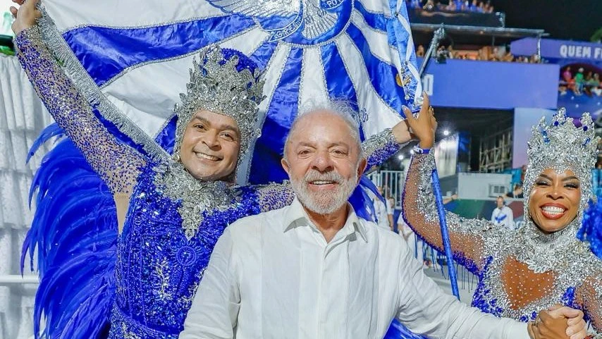 Planalto minimiza impacto negativo de desfile com homenagem a Lula