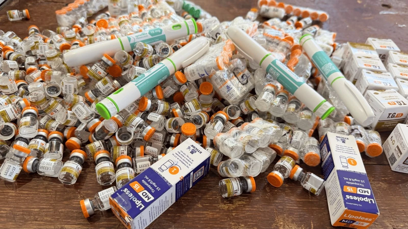 “Good Shape”: mulheres são presas por contrabando de remédios emagrecedores