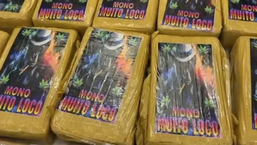 Homem tenta subornar PM e é preso com pacotes de drogas gourmet