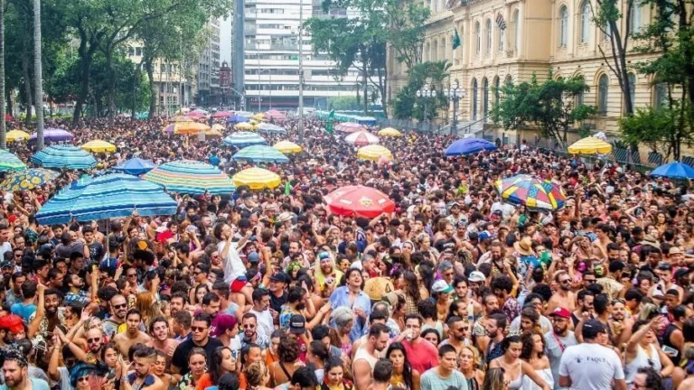 Marina Sena, Lagum e mais: veja os destaques do 2º dia de Carnaval no país