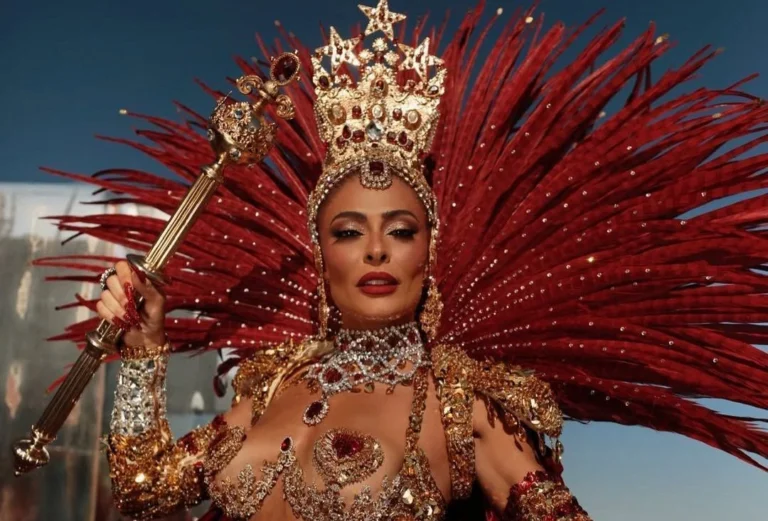 Juliana Paes relembra fantasia de infância e celebra retorno à Sapucaí