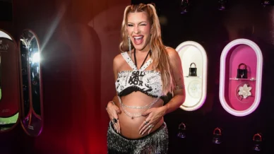 Grávida, Lorena Improta curte segundo dia de Carnaval em Salvador