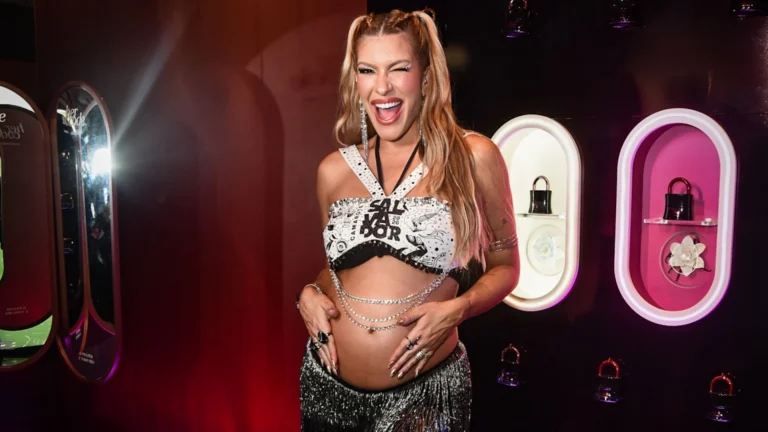 Grávida, Lorena Improta curte segundo dia de Carnaval em Salvador