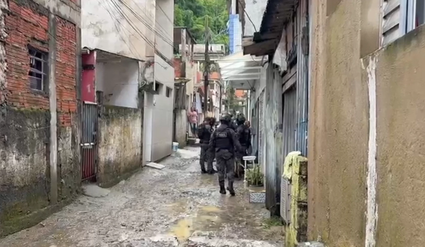 PM prende homem que manteve esposa e criança em cárcere privado no Guarujá