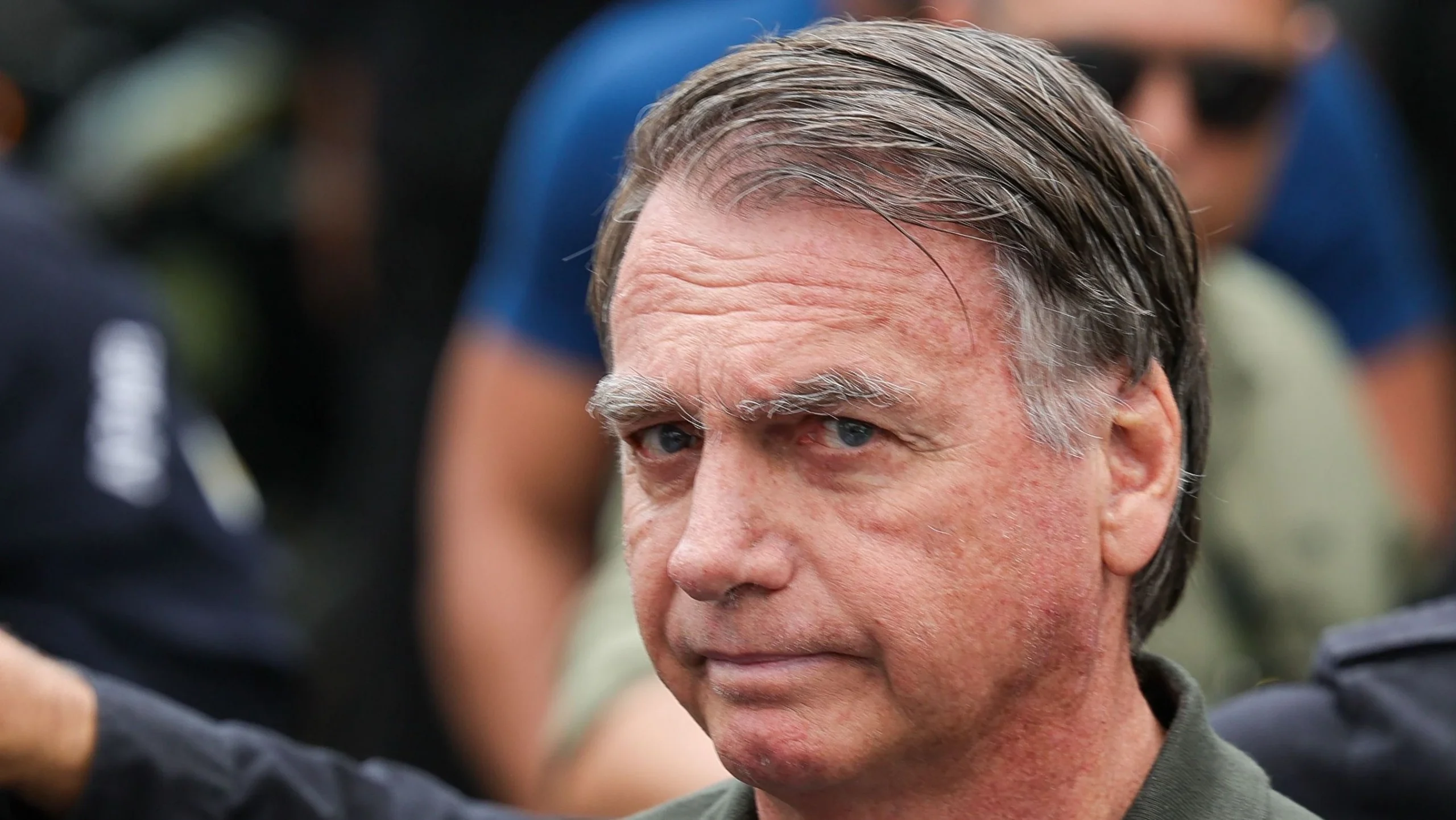 Bolsonaro completa 24 horas em UTI sem previsão de alta