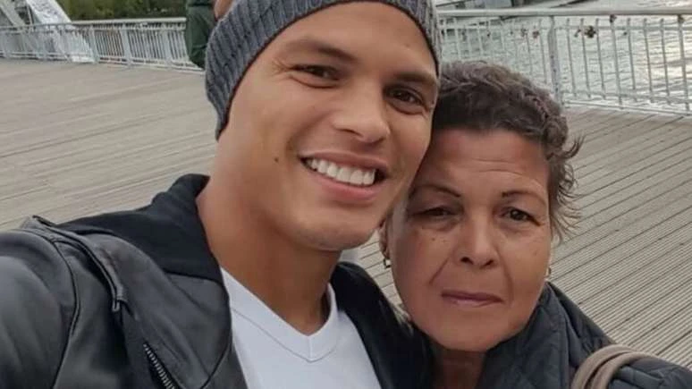 Thiago Silva desabafa sobre a morte da mãe: Viu 999 jogos, mas não o mil