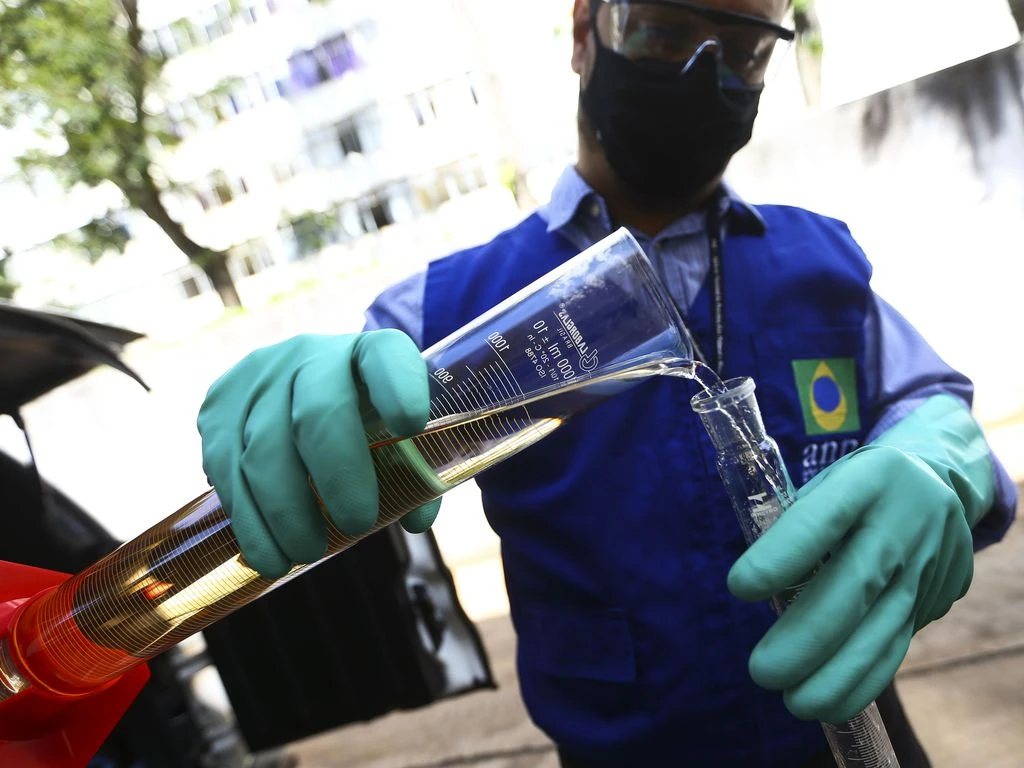 Operação interdita posto de combustíveis com funcionamento ilegal em SP