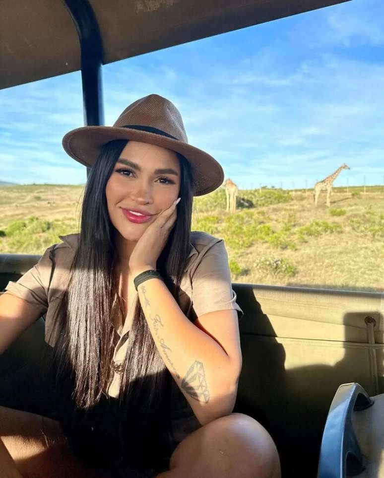 Ônibus da equipe da ex-BBB Flay se envolve em acidente em Pernambuco; motociclista morre