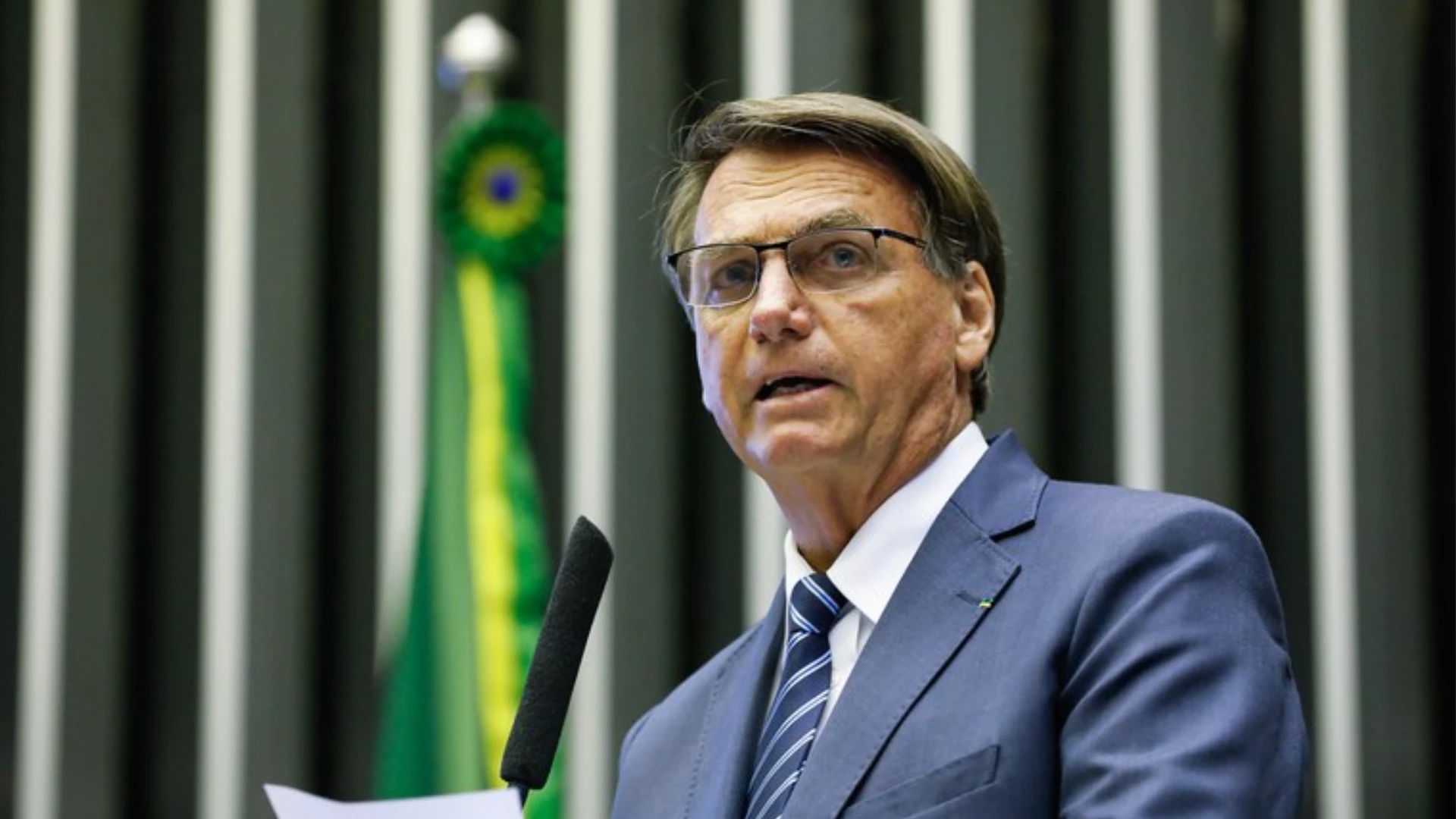 Bolsonaro segue tratando pneumonia; não há previsão de alta, diz boletim