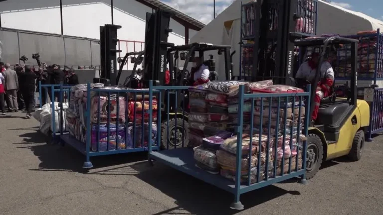 Primeiro carregamento de ajuda humanitária do Iraque chega ao Irã