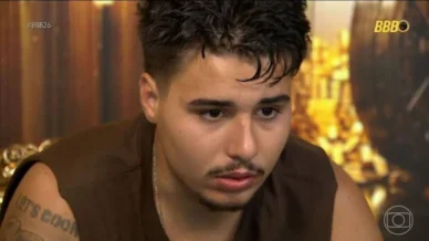 Ex-BBB Pedro reaparece após 2 meses de internação psiquiátrica