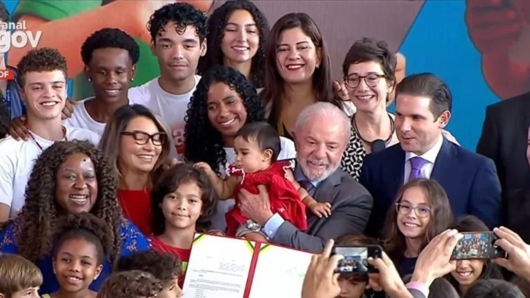 Lula lança ECA Digital e cobra responsabilidade das plataformas