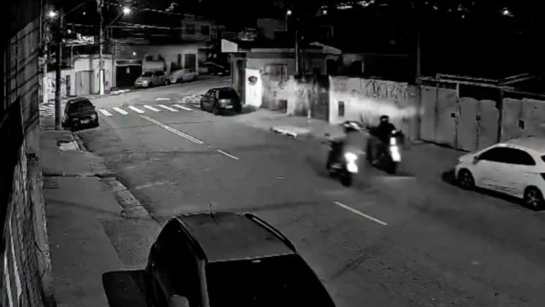 Câmera mostra GCM reagindo a assalto e matando adolescente de 15 anos