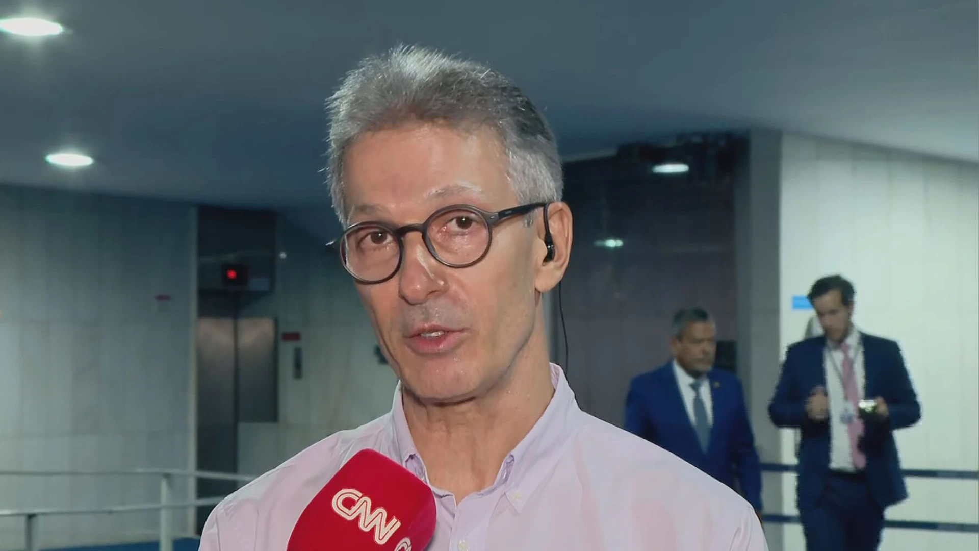 Zema critica possível soltura de Vorcaro e cita parentes de ministros