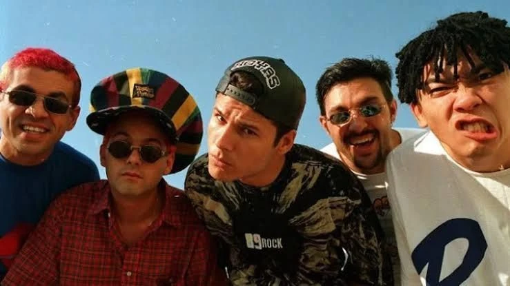 Pai de Dinho, do Mamonas Assassinas, reflete 30 anos após morte do grupo