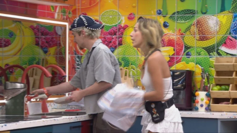 Samira se irrita com Juliano Floss por limpeza da cozinha e brother rebate: Você está querendo criar pauta