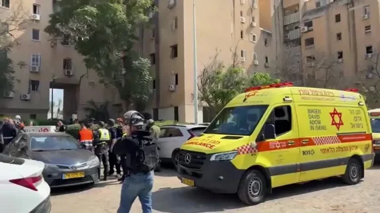 Em Israel, quase 20 pessoas ficam feridas por estilhaços, diz autoridade