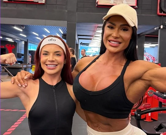 Gkay e Gracyanne se encontram na academia e compartilham treino