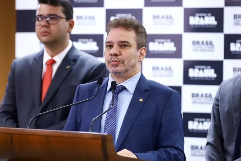 Não haverá espetacularização nem omissão sobre caso Master, diz ministro