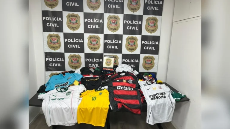 Seis pessoas são presas por venda de camisas de futebol falsificadas em SP