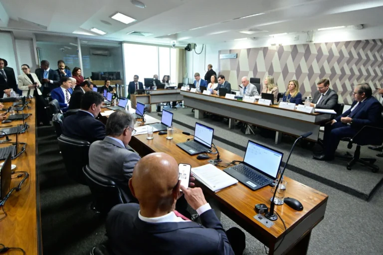 Comissão realiza sabatinas e aprova indicações para CNMP e CNJ